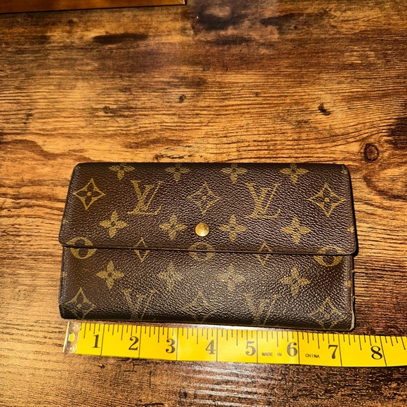 ✨ Louis Vuitton Monogram Long Wallet (Snap Closure) ✨ - Picture 12 of 12